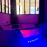 Loft Jacuzzi à 8 Min Des Grands Buffets Et Du Centre-ville Narbona